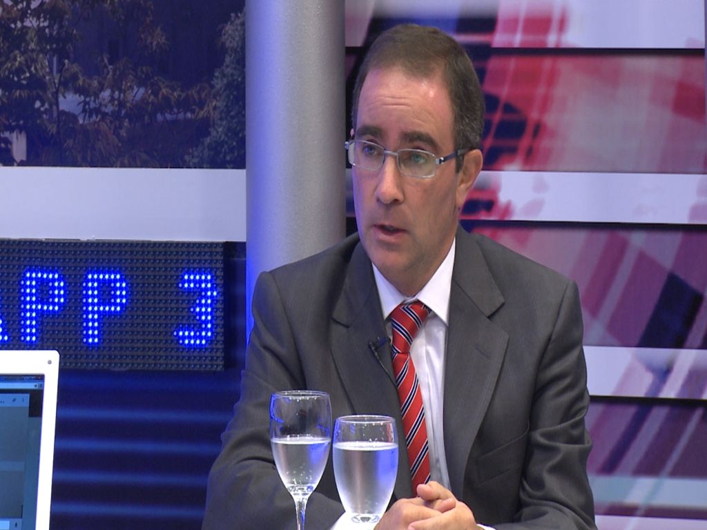 Dr.Fernando Zurueta