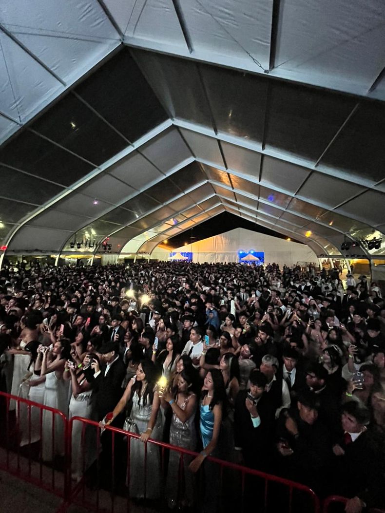 Las mejores fotos de lo que fue la Cena Blanca 2025 en capital