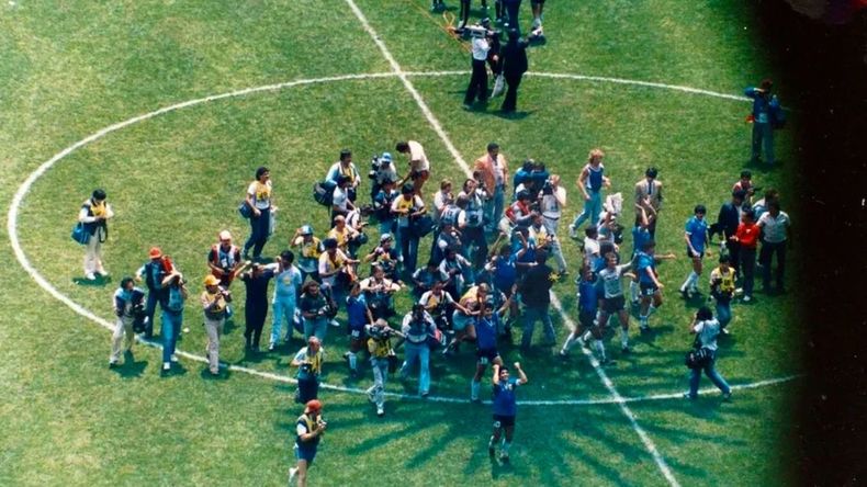 Las fotos inéditas del gol de Maradona a los ingleses&nbsp;