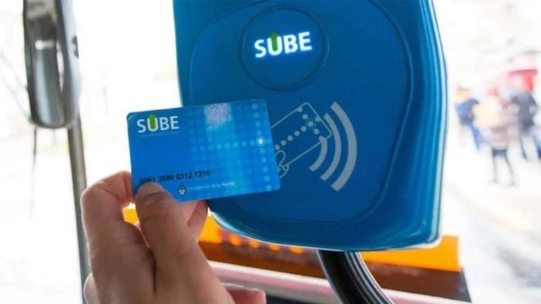 La Administración Nacional de la Seguridad Social recordó que los beneficiarios de Anses pueden obtener un 55% de descuento con su tarjeta SUBE. 