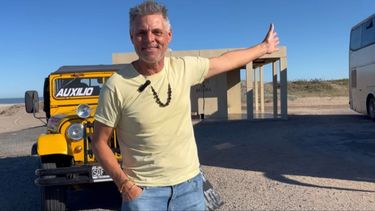 De pizzero a vivir frente al mar: así es la nueva vida de Jorge en un micro convertido en casa.