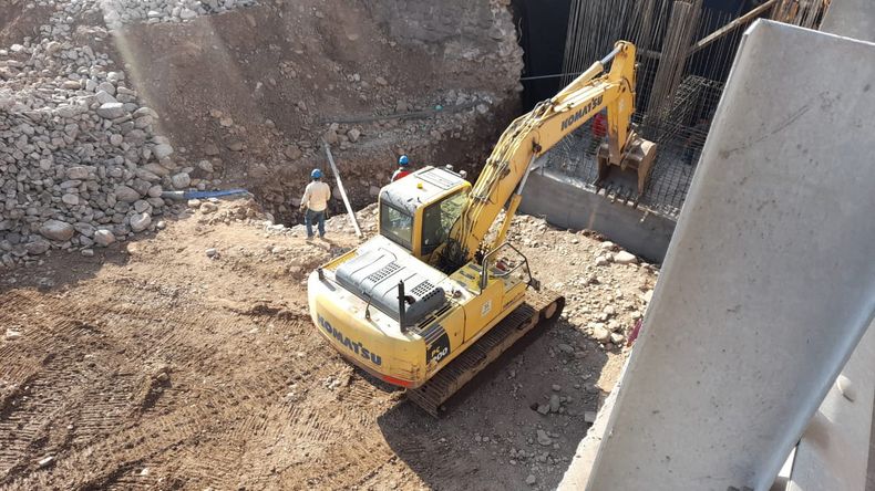 Obras en el puente del barrio Huaico.