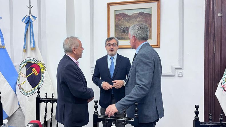 Conferencia de la Unión Industrial Argentina y el Gobierno.