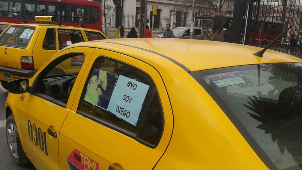 Taxi que recibió el impacto