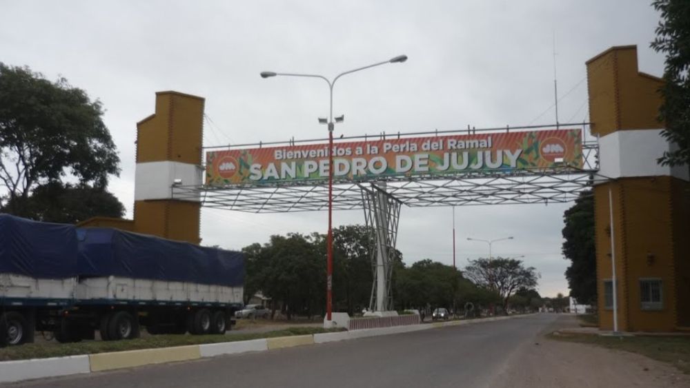 Chocó a dos motociclistas en San Pedro y se dio a la fuga