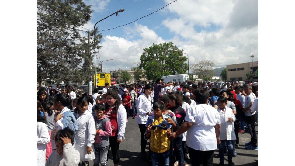 Emergencia por sismos en Jujuy: exitoso simulacro de evacuación en dos escuelas de San Salvador