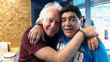 Guillermo Coppola con Diego Maradona (Archivo)
