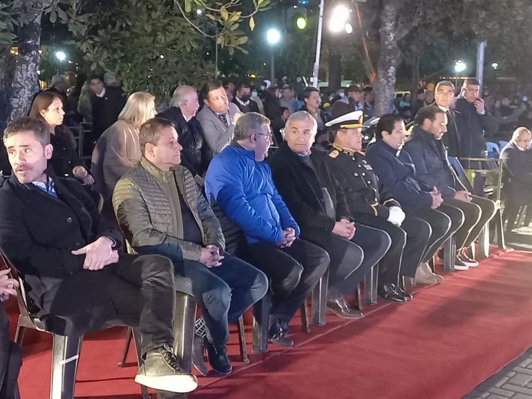 Éxodo Jujeño: autoridades presentes en el Cambio de Guardia.