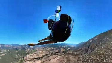 Se enredó con el parapente en pleno vuelo y se salvó de milagro.&nbsp;