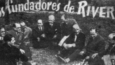 La primera comisión directiva de River Plate fue conformada el 25 de mayo de 1901, con&nbsp;Leopoldo Bard como presidente.