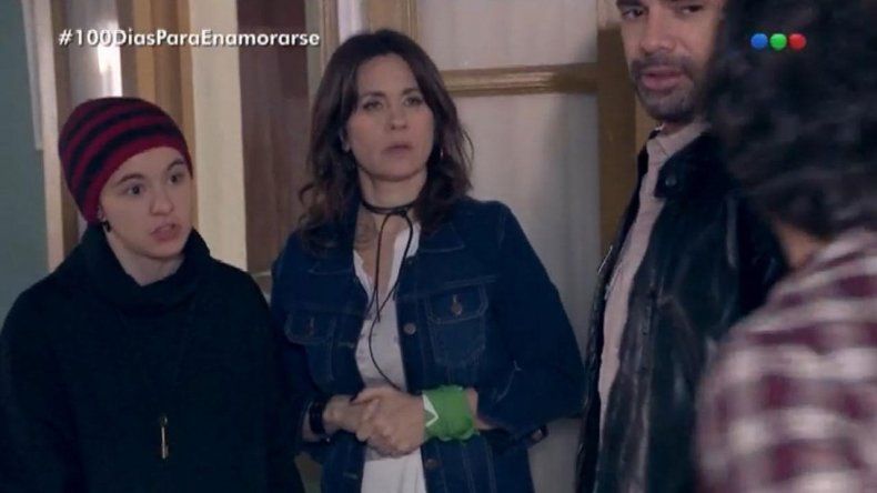 Nancy Dupláa apareció con un pañuelo verde en la novela y estalló la polémica