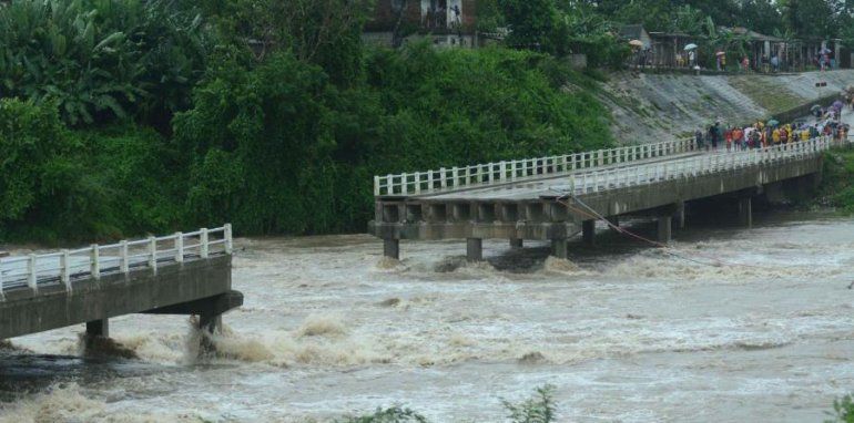 Puente colapsado.jp
