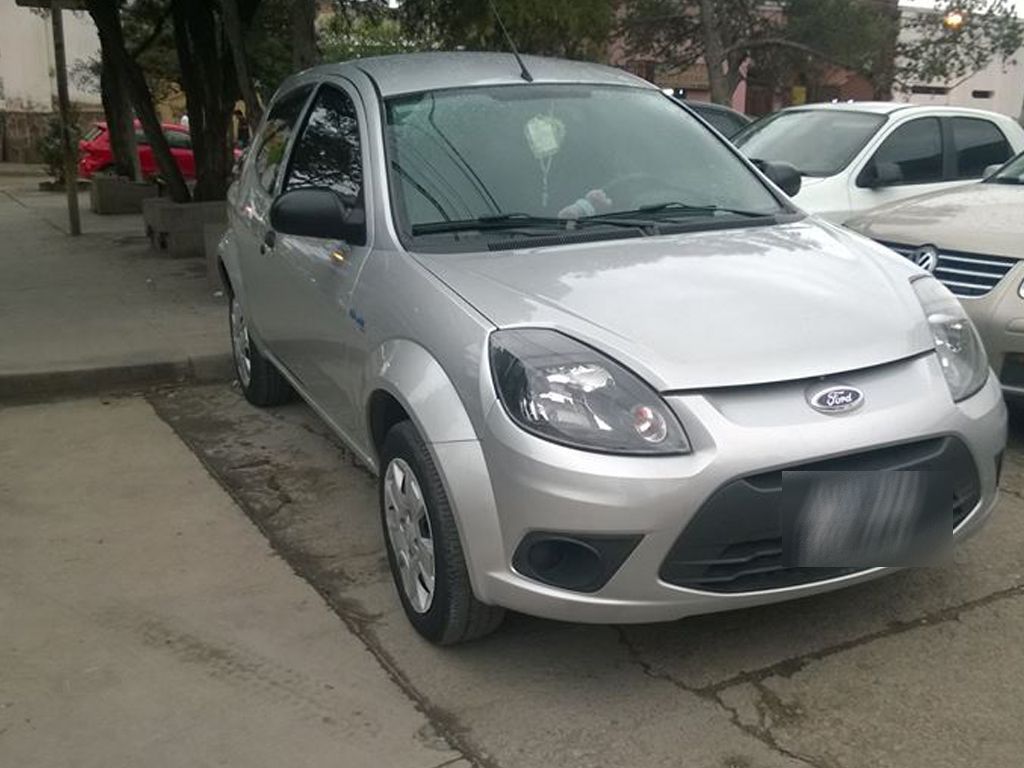 Auto mal estacionado