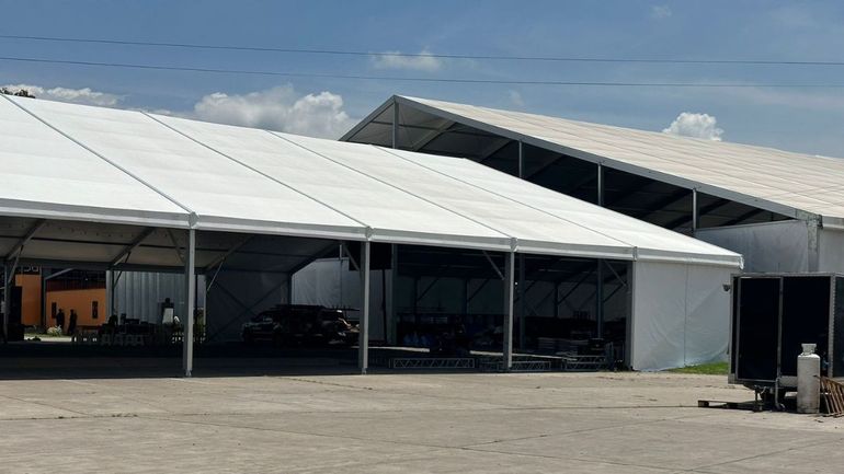 Dentro de la carpa estarán los más de 200 metros de barra para comprar con el nuevo sistema de tarjeta cashless que se puede comprar y cargar en el predio.