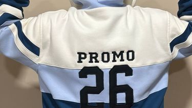 Esta es la campera de la Promo 26 del Colegio del Huerto Esta es la campera de la Promo 26 del Colegio del Huerto
