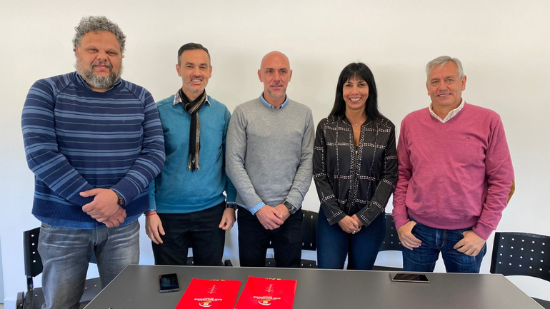 Luciano Córdoba, Martín Mayer, Guillermo Marenco y Cristina Conde, en la firma de convenio del Ente Autárquico Permanente y la Municipalidad de San Salvador de Jujuy.