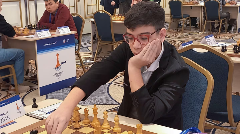 El prodigio argentino del ajedrez, Faustino Oro, no logró el título de Gran Maestro ante el ruso Aleksey Grevnev, en la última jornada del Aeroflot Open (EFE/ Ignacio Ortega)