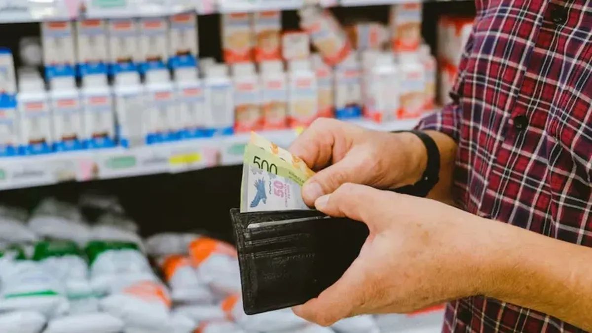 El consumo masivo se estabilizó en mayo, pero acumula una baja de 3% en lo que va de 2026.