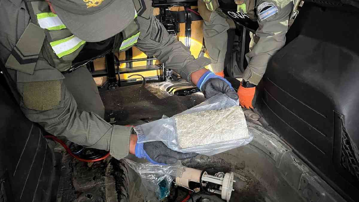 Caencon cocaína camuflada en el tanque del auto&nbsp;