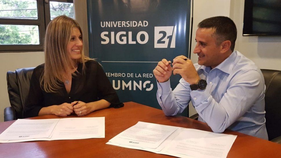 Desarrollo profesional: El Cuatro y la Universidad Siglo 21 firmaron un convenio