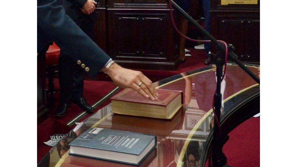 Asumen gobernadores electos