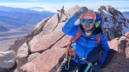 Vivía de fiesta, buscó un cambio y llegó al Aconcagua: la historia de un humahuaqueño que conquistó la montaña