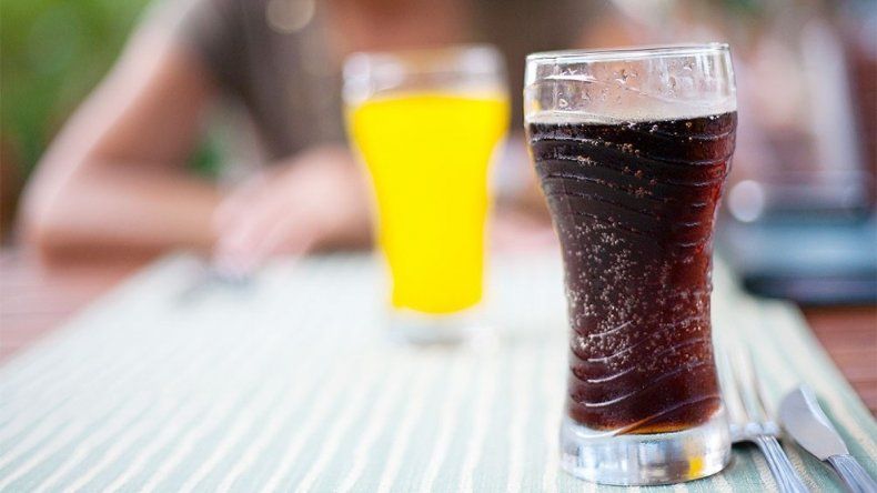 Las bebidas azucaradas, responsables del 27% de los casos de obesidad en niños 