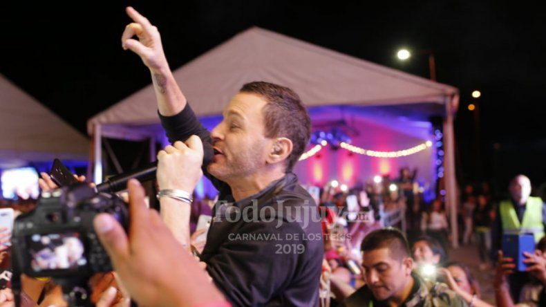 Axel con la gente