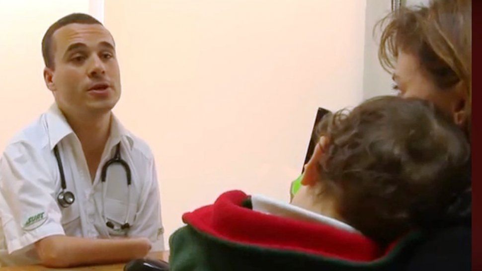 La conmovedora historia de un médico que tiene una dura enfermedad en manos y piernas