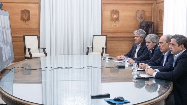 El Gobierno les pidió a los gobernadores que adhieran al plan para el uso de dólares “del colchón”