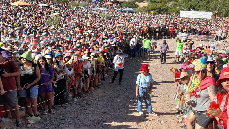 Uquía: un año más brillando con la bajada de diablos en carnaval