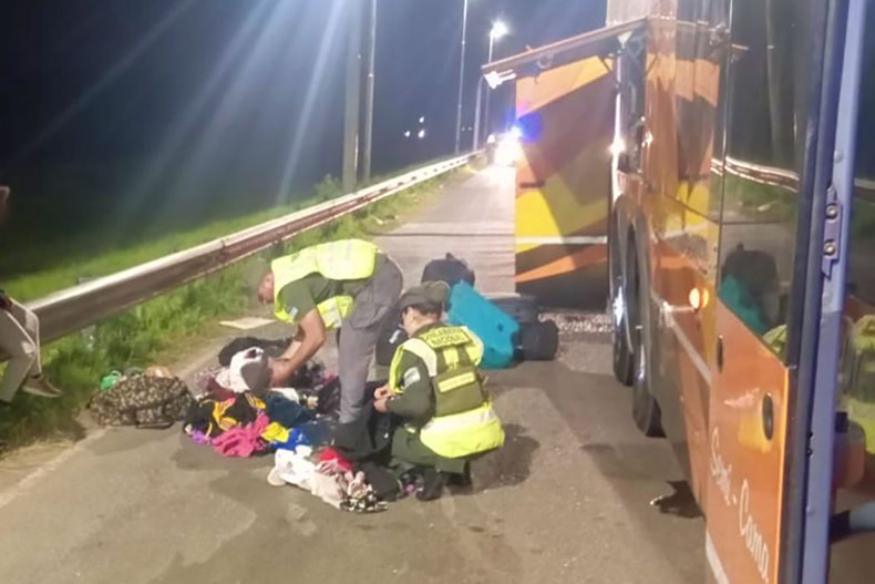 La fiscalía sostuvo que la víctima, de 15 años, fue captada en un contexto de extrema vulnerabilidad y trasladada con el objetivo de que transportara estupefacientes en su cuerpo en un circuito transnacional. La damnificada fue rescatada en un operativo realizado el año pasado en San Pedro, cuando viajaba en un micro rumbo a Jujuy, a partir de un llamado a la línea 145.