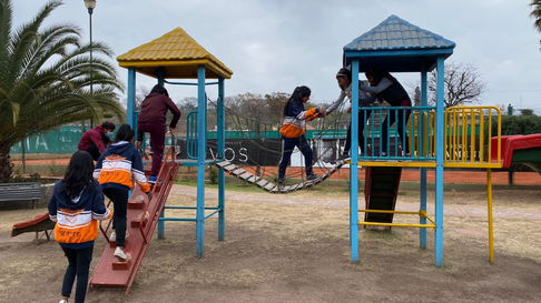 Todo Jujuy | Escuela de Hornillos celebra su viaje de egresados conociendo la Fiesta Nacional de los Estudiantes.