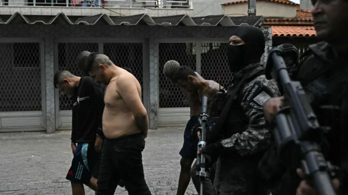 Hubo una megaoperación este martes de las policías Civil y Militar en los complejos de la Penha y del Alemão.