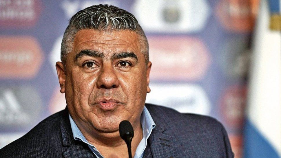 El Presidente de la AFA aseguró: Es una locura ir a jugar al interior