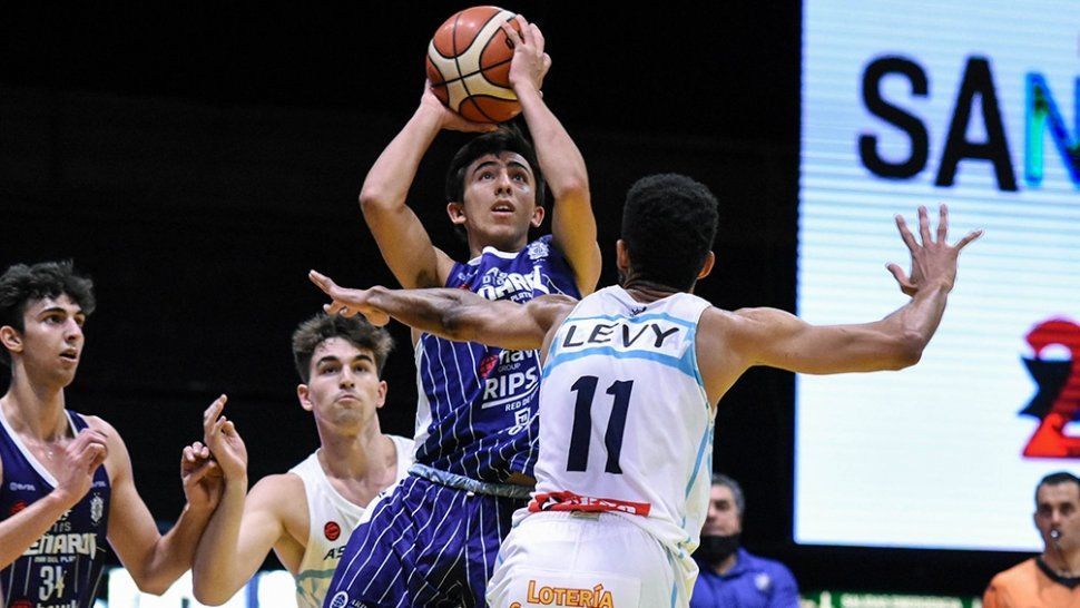 Tiene 14 años, mide 1.83 y ya debutó en la máxima categoría