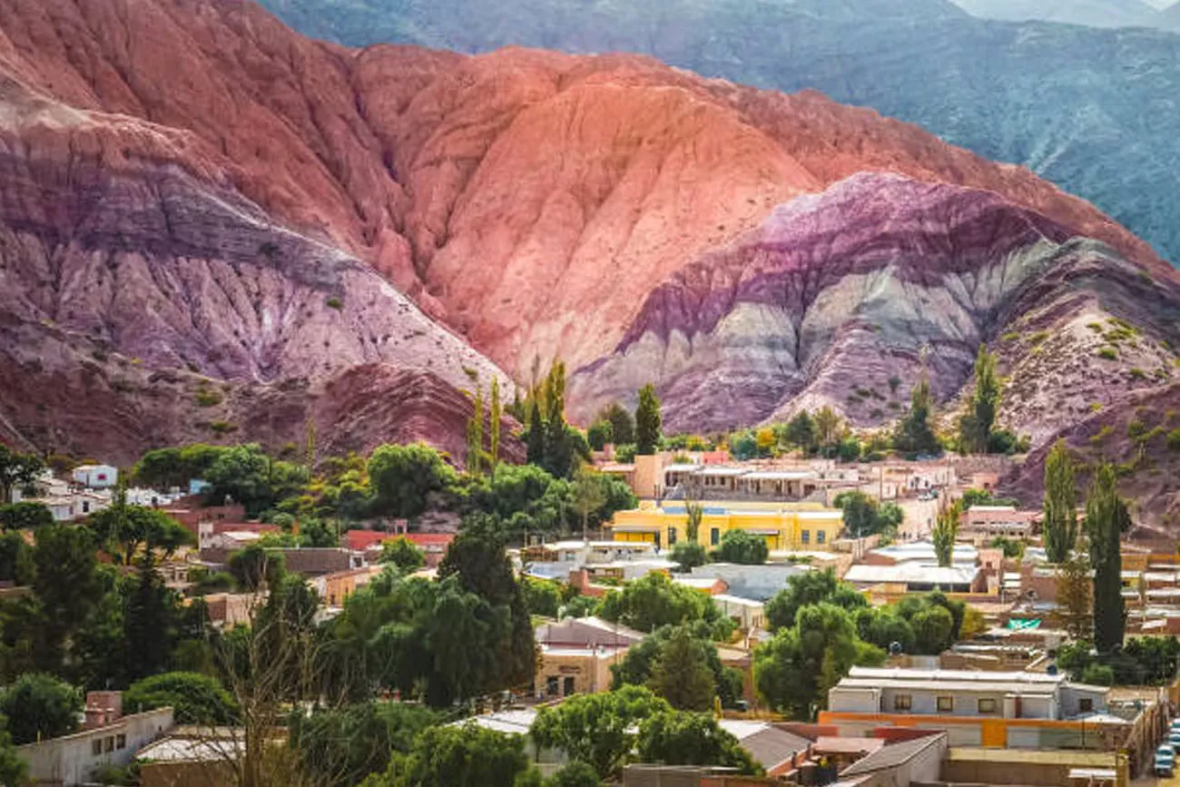 como es purmamarca, el pueblo de jujuy que wanda nara eligio para sus vacaciones de invierno