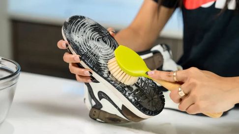 Todo Jujuy | limpieza zapatilla.jpg