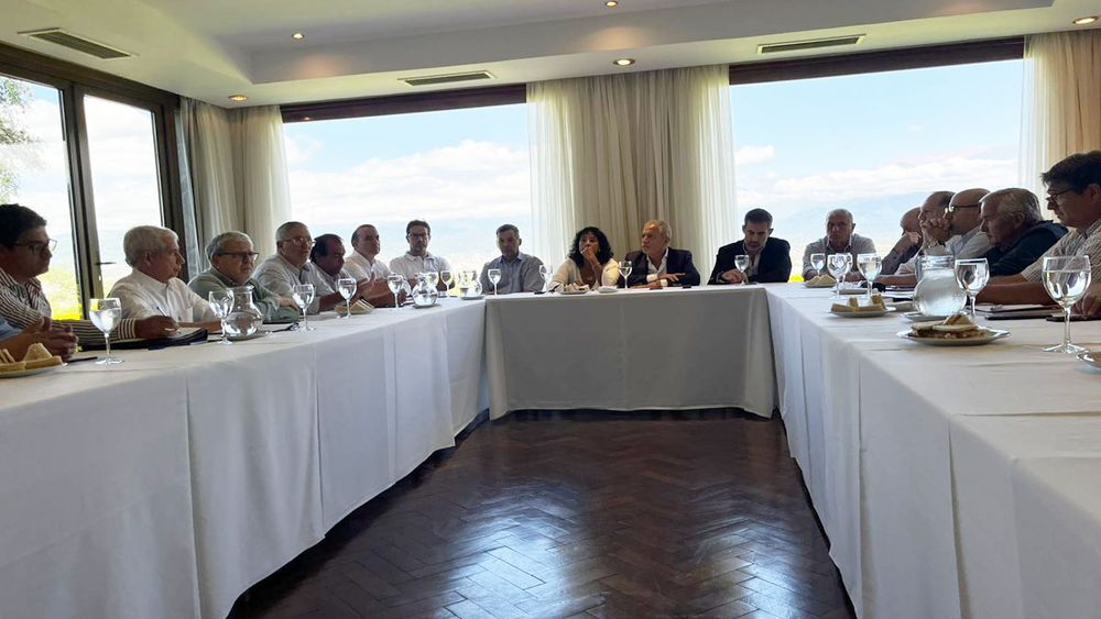 Reunión por el precio del tabaco
