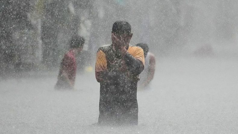 Impactantes imágenes del Tifón Whipa en China