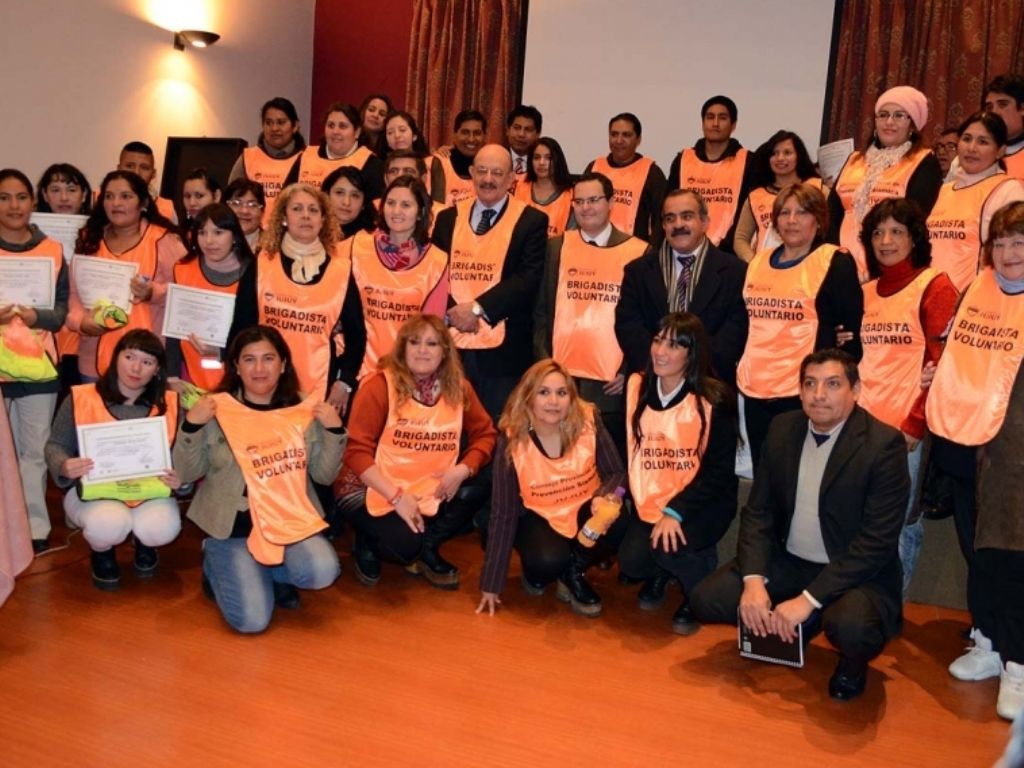 Brigadistas con autoridades