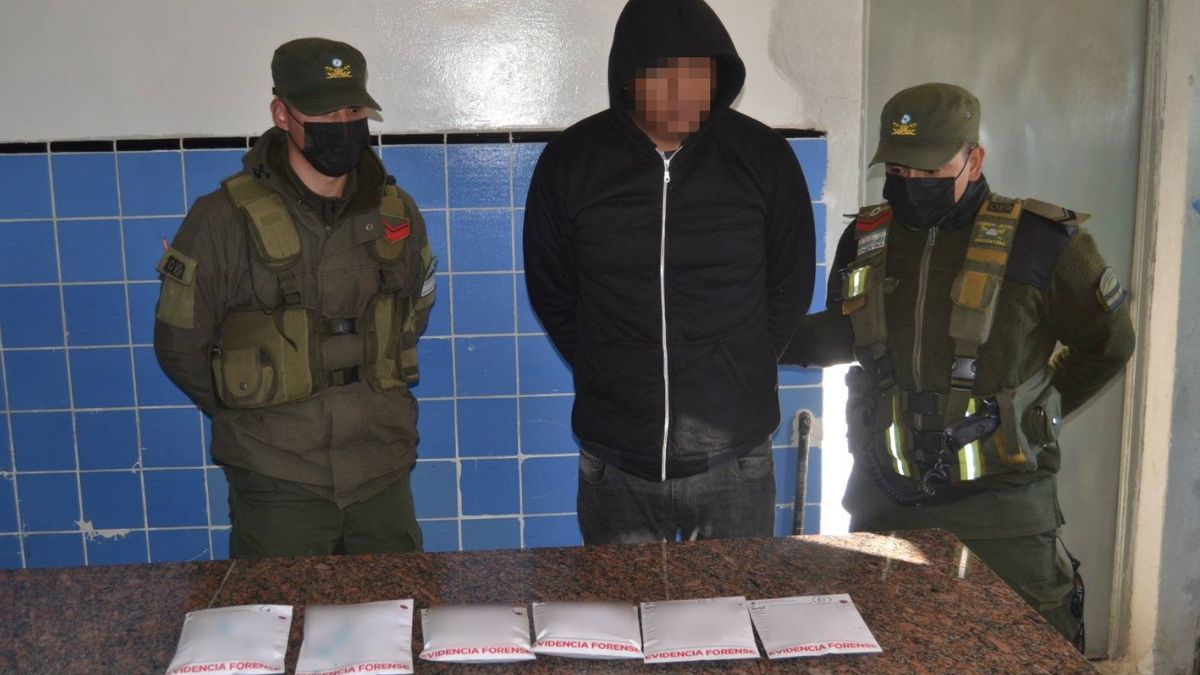 Narcotráfico: llevaba 98 cápsulas con cocaína en el interior de su cuerpo.