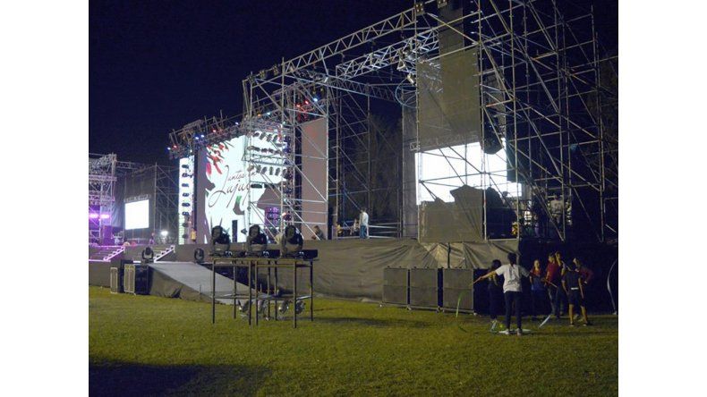 Luces y sonido en los tres escenarios