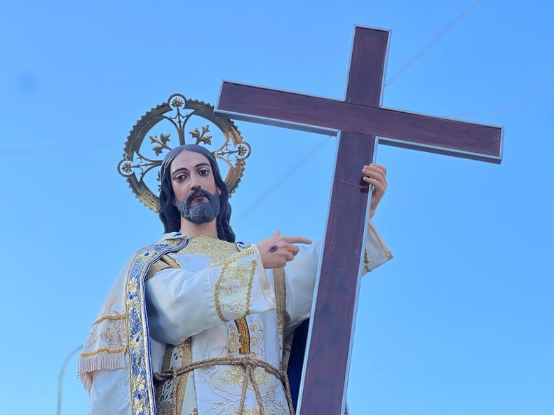 Los capitalinos estamos viviendo nuestra fiesta patronal en honor al Santísimo Salvador. Pasadas las 17hs la imagen en fue recibida por los vecinos.