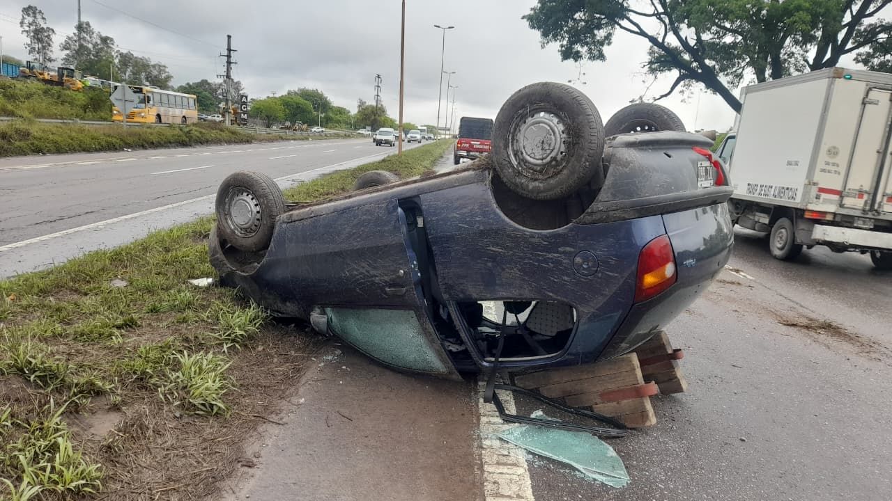 Un Fiat Palio volcó sobre Ruta 66, a la altura de la Nueva Terminal. El conductor resultó ileso y se registran demoras en el tránsito.