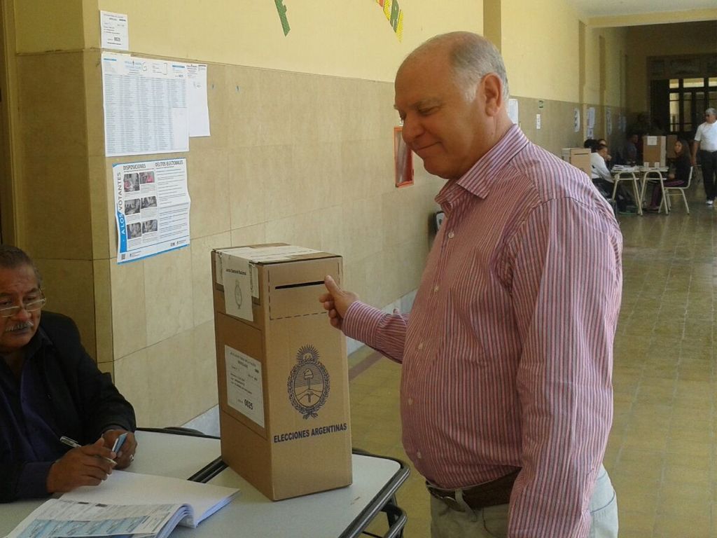Jenefes emitió su voto