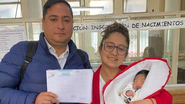 Primera familia con vientre subrogado (Foto: Registro Civil de Jujuy)