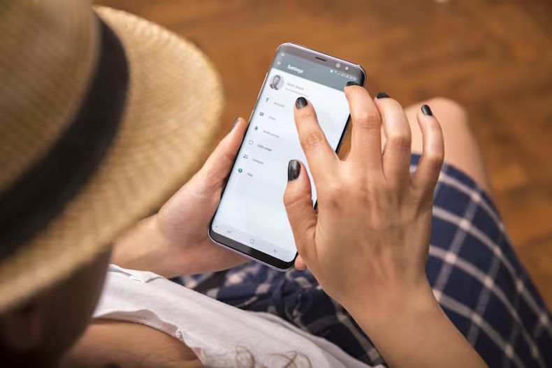 Cómo elegir quién puede ver mi ultima conexión en lineal de WhatsApp Shutterstock