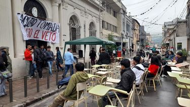 Facultad de Humanidades: dictan clases en la calle para protestar contra el veto