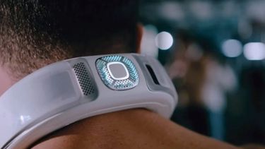 El dispositivo puede manejarse con una aplicación que se descarga al teléfono celular y se sostiene con inteligencia artificial.